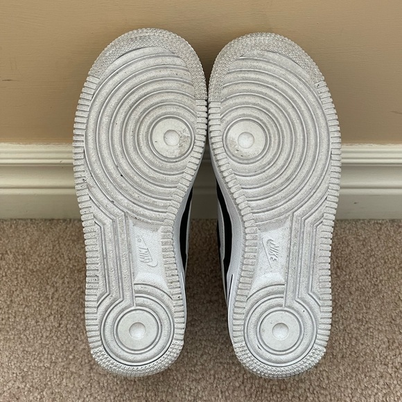 Youth Nike Air Force 1 - Size 4Y (women’s 6 equivalent) - Picture 3 of 6